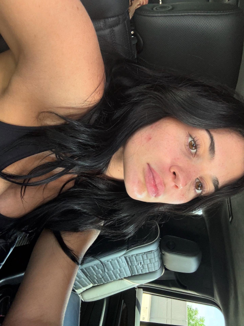 Filename=kyliejenner_20250513_004.jpg
Filesize=426KiB
Dimensions=1440x1920
Date added=Jul 01, 2025 kyliejenner_20250513_004.jpg